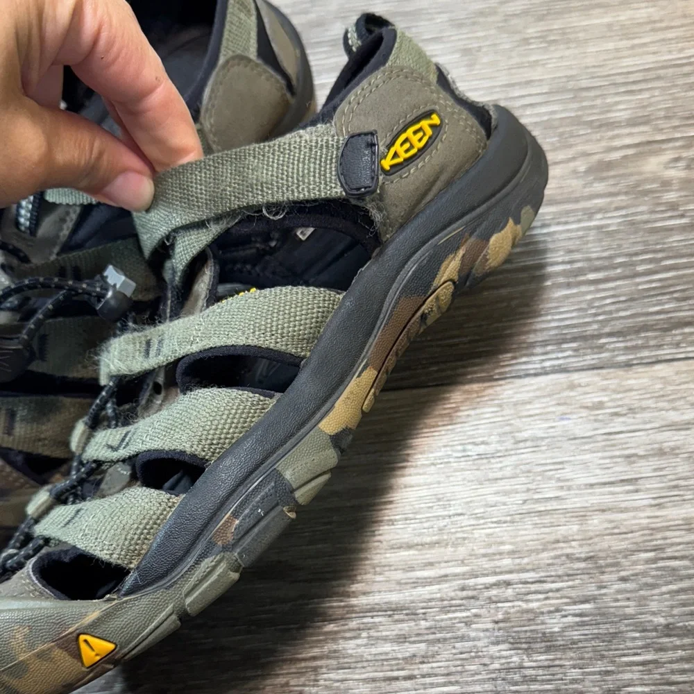 Keen Kids Camouflage Outdoor Sandals size 37 (s158)